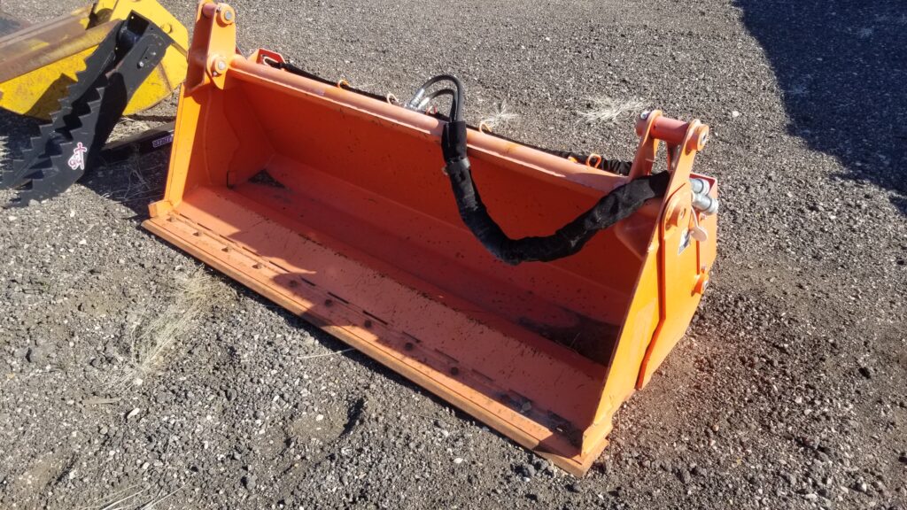 Kubota 4in1 Combo Bucket Peterson Motors